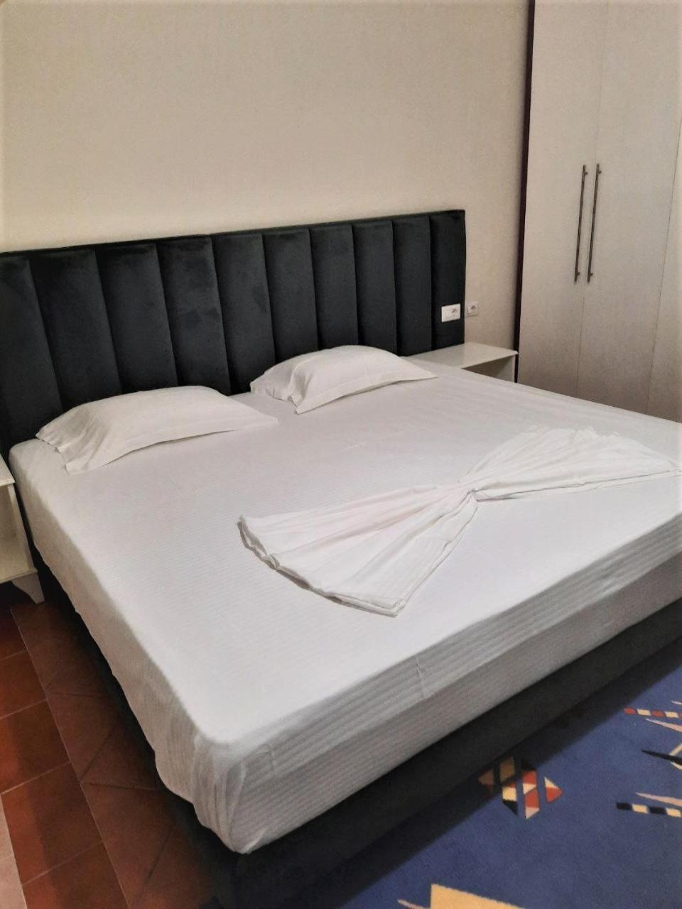 Luander Hotel Tirana Quarto foto