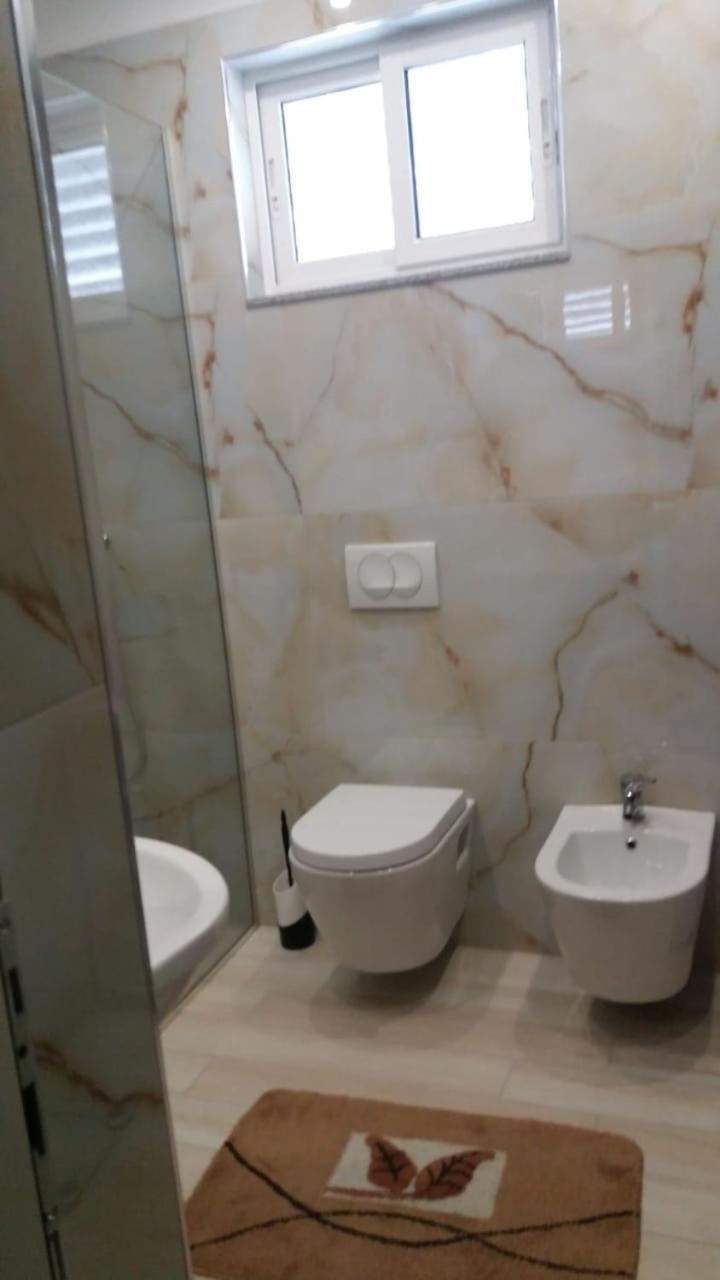 Luander Hotel Tirana Quarto foto