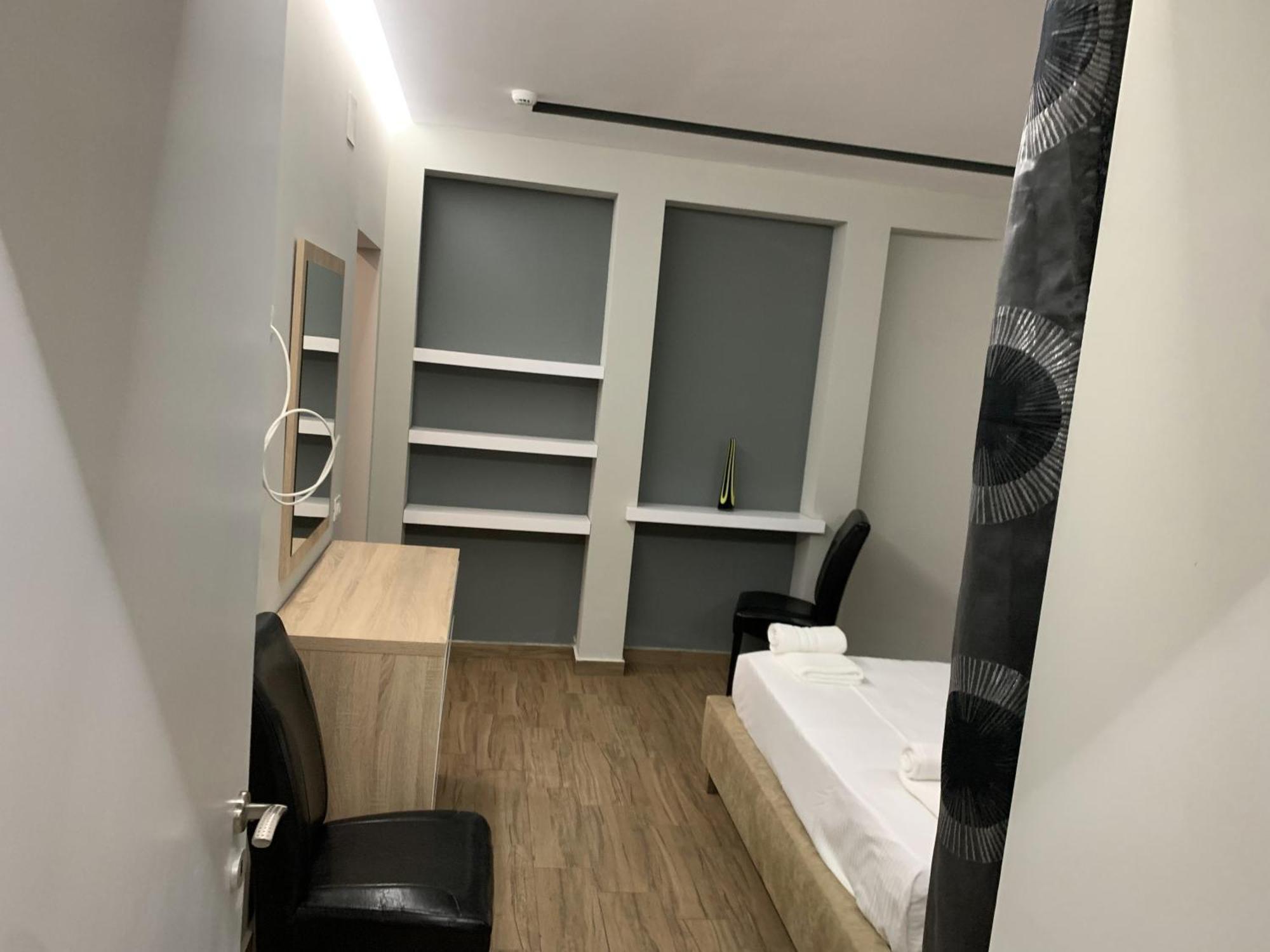 Luander Hotel Tirana Quarto foto