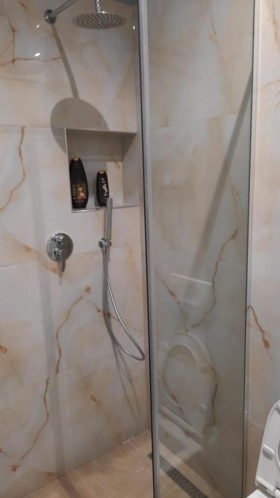 Luander Hotel Tirana Quarto foto