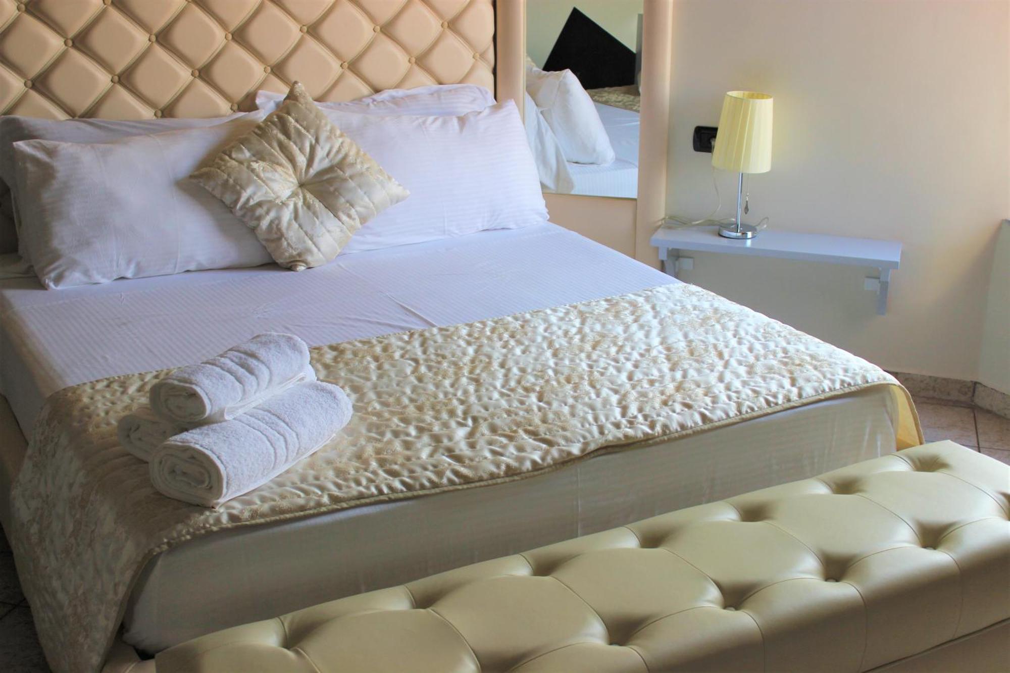 Luander Hotel Tirana Quarto foto